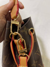Famous Bucket Bag